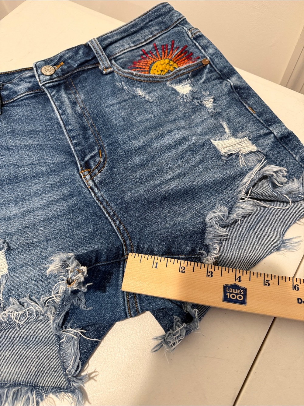 Judy Blue Distressed Denim Shorts Rainbow Sunburst Embroidery 3” Inseam 29 waist - Picture 13 of 16